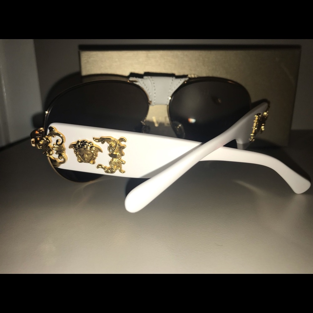 Authentic ✨VERSACE SUNGLASSES✨ - Picture 6 of 7